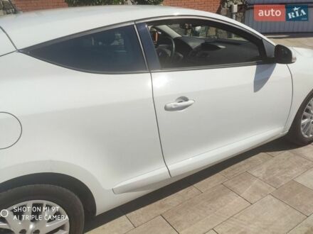 Білий Рено Меган, об'ємом двигуна 2 л та пробігом 95 тис. км за 11000 $, фото 1 на Automoto.ua