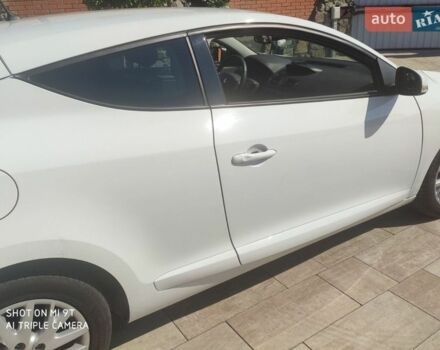 Белый Рено Меган, объемом двигателя 2 л и пробегом 95 тыс. км за 11000 $, фото 1 на Automoto.ua