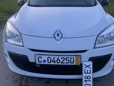 Рено Меган 2012 у Косове на Automoto.ua Білий Рено Меган, об'ємом двигуна 1.6 л та пробігом 169 тис. км за 6650 $, фото 1 на Automoto.ua