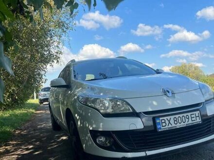 Рено Меган 2012 в Хмельницком на Automoto.ua Белый Рено Меган, объемом двигателя 1.46 л и пробегом 255 тыс. км за 7400 $, фото 1 на Automoto.ua