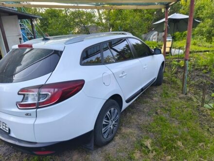 Рено Меган 2013 у Кременчуге на Automoto.ua Білий Рено Меган, об'ємом двигуна 1.5 л та пробігом 245 тис. км за 8600 $, фото 1 на Automoto.ua