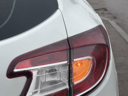 Белый Рено Меган, объемом двигателя 1.5 л и пробегом 271 тыс. км за 8000 $, фото 1 на Automoto.ua