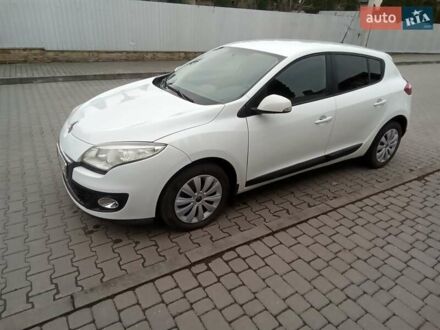 Рено Меган 2013 у Хмельницькому на Automoto.ua Білий Рено Меган, об'ємом двигуна 1.46 л та пробігом 210 тис. км за 5499 $, фото 1 на Automoto.ua