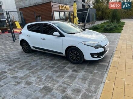 Рено Меган 2013 в Киеве на Automoto.ua Белый Рено Меган, объемом двигателя 1.5 л и пробегом 357 тыс. км за 6800 $, фото 1 на Automoto.ua