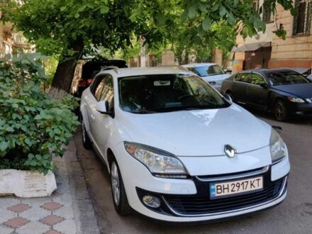 Рено Меган 2013 у Одесі на Automoto.ua Білий Рено Меган, об'ємом двигуна 0 л та пробігом 190 тис. км за 8000 $, фото 1 на Automoto.ua