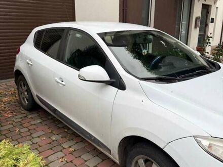 Рено Меган 2013 в Черкассах на Automoto.ua Белый Рено Меган, объемом двигателя 1.5 л и пробегом 230 тыс. км за 4500 $, фото 1 на Automoto.ua