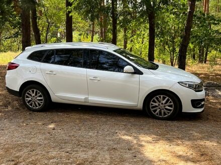 Рено Меган 2014 у Дніпро (Дніпропетровську) на Automoto.ua Білий Рено Меган, об'ємом двигуна 15 л та пробігом 200 тис. км за 9700 $, фото 1 на Automoto.ua