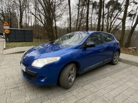 Белый Рено Меган, объемом двигателя 1.6 л и пробегом 258 тыс. км за 5779 $, фото 1 на Automoto.ua