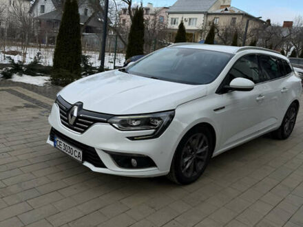 Белый Рено Меган, объемом двигателя 1.6 л и пробегом 218 тыс. км за 13500 $, фото 1 на Automoto.ua
