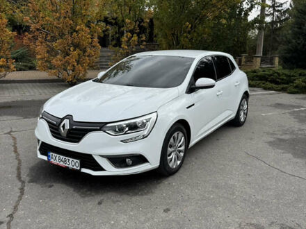 Рено Меган 2018 в Харькове на Automoto.ua Белый Рено Меган, объемом двигателя 1.46 л и пробегом 257 тыс. км за 10500 $, фото 1 на Automoto.ua