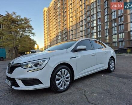 Белый Рено Меган, объемом двигателя 1.6 л и пробегом 143 тыс. км за 14000 $, фото 1 на Automoto.ua