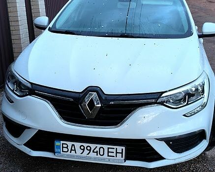 Белый Рено Меган, объемом двигателя 1.6 л и пробегом 105 тыс. км за 11700 $, фото 1 на Automoto.ua