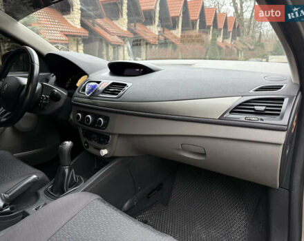 Бежевый Рено Меган, объемом двигателя 1.46 л и пробегом 278 тыс. км за 4550 $, фото 27 на Automoto.ua