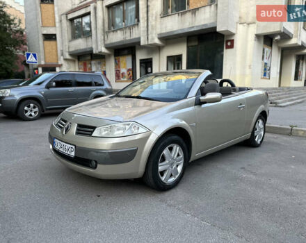 Бежевый Рено Меган, объемом двигателя 2 л и пробегом 240 тыс. км за 4500 $, фото 4 на Automoto.ua