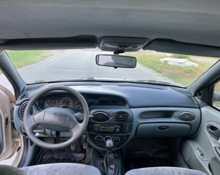 Бежевый Рено Меган, объемом двигателя 1.6 л и пробегом 200 тыс. км за 1300 $, фото 8 на Automoto.ua