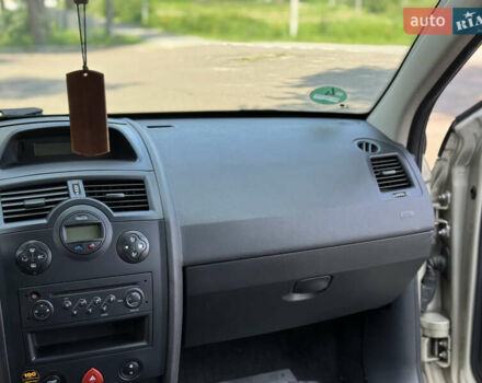 Бежевый Рено Меган, объемом двигателя 1.6 л и пробегом 161 тыс. км за 4950 $, фото 13 на Automoto.ua