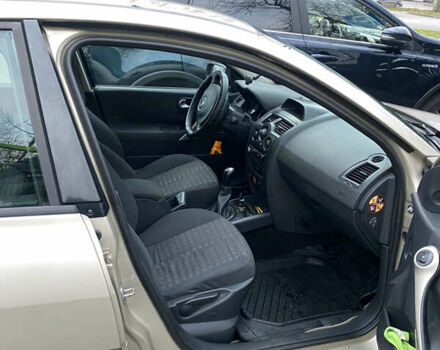 Бежевый Рено Меган, объемом двигателя 1.39 л и пробегом 212 тыс. км за 3900 $, фото 5 на Automoto.ua