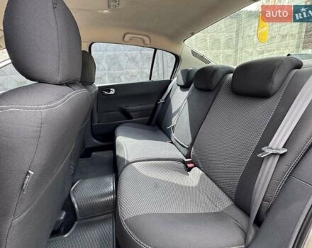 Бежевый Рено Меган, объемом двигателя 1.6 л и пробегом 206 тыс. км за 4900 $, фото 3 на Automoto.ua