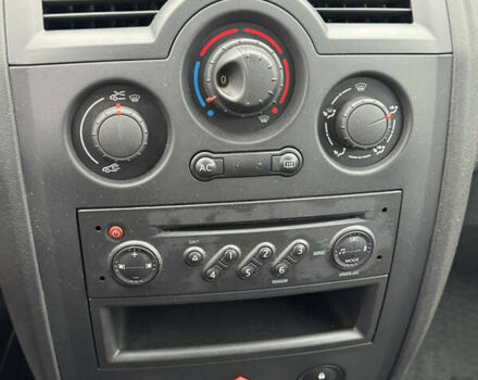 Бежевый Рено Меган, объемом двигателя 1.6 л и пробегом 202 тыс. км за 4200 $, фото 7 на Automoto.ua