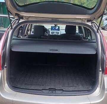 Бежевый Рено Меган, объемом двигателя 1.6 л и пробегом 250 тыс. км за 5800 $, фото 4 на Automoto.ua