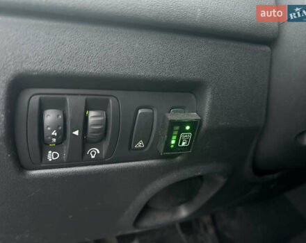 Бежевый Рено Меган, объемом двигателя 1.6 л и пробегом 248 тыс. км за 4599 $, фото 16 на Automoto.ua