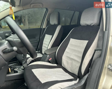 Бежевый Рено Меган, объемом двигателя 1.6 л и пробегом 248 тыс. км за 4599 $, фото 8 на Automoto.ua