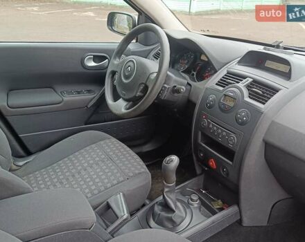 Бежевый Рено Меган, объемом двигателя 1.6 л и пробегом 234 тыс. км за 4750 $, фото 20 на Automoto.ua