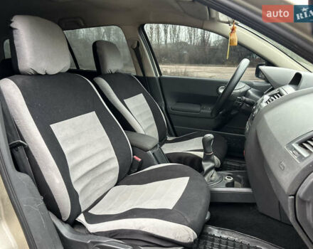 Бежевый Рено Меган, объемом двигателя 1.6 л и пробегом 248 тыс. км за 4599 $, фото 9 на Automoto.ua