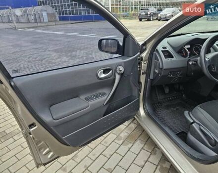 Бежевый Рено Меган, объемом двигателя 1.6 л и пробегом 183 тыс. км за 5950 $, фото 10 на Automoto.ua