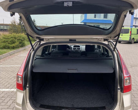 Бежевый Рено Меган, объемом двигателя 1.6 л и пробегом 230 тыс. км за 5650 $, фото 12 на Automoto.ua