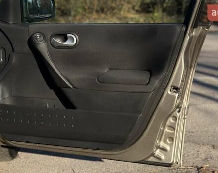 Бежевый Рено Меган, объемом двигателя 1.6 л и пробегом 209 тыс. км за 5650 $, фото 36 на Automoto.ua