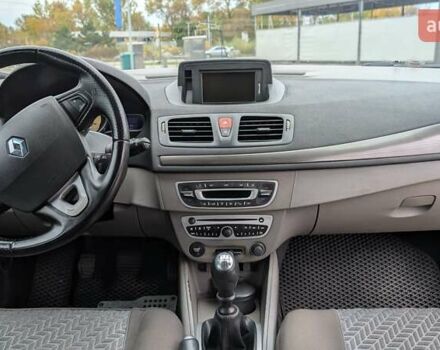 Рено Меган 2009 в Козовой на Automoto.ua Бежевый Рено Меган, объемом двигателя 1.46 л и пробегом 365 тыс. км за 5990 $, фото 20 на Automoto.ua