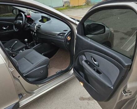 Бежевый Рено Меган, объемом двигателя 1.6 л и пробегом 209 тыс. км за 5750 $, фото 16 на Automoto.ua