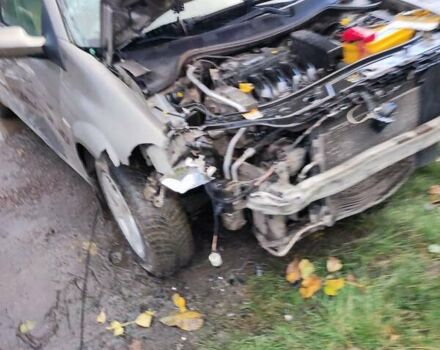 Рено Меган 2009 у Яготине на Automoto.ua Бежевий Рено Меган, об'ємом двигуна 1.6 л та пробігом 240 тис. км за 2300 $, фото 1 на Automoto.ua