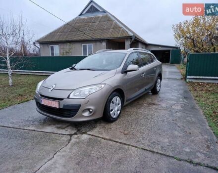 Бежевый Рено Меган, объемом двигателя 1.6 л и пробегом 258 тыс. км за 7349 $, фото 1 на Automoto.ua