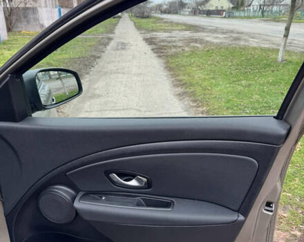 Бежевый Рено Меган, объемом двигателя 1.6 л и пробегом 194 тыс. км за 7399 $, фото 63 на Automoto.ua