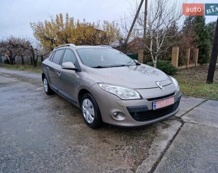 Бежевый Рено Меган, объемом двигателя 1.6 л и пробегом 258 тыс. км за 7349 $, фото 2 на Automoto.ua