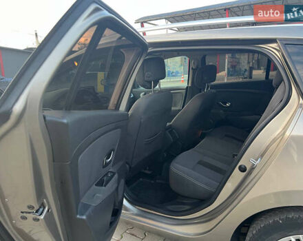 Рено Меган 2010 в Черновцах на Automoto.ua Бежевый Рено Меган, объемом двигателя 1.46 л и пробегом 202 тыс. км за 5800 $, фото 10 на Automoto.ua