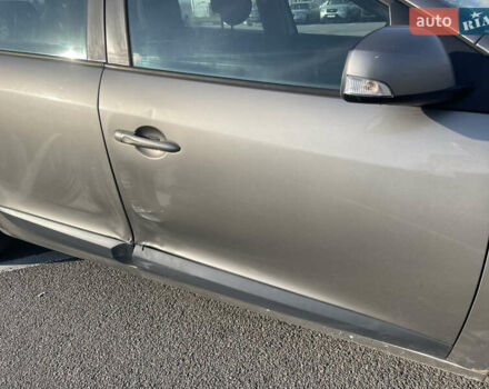 Рено Меган 2010 у Рівному на Automoto.ua Бежевий Рено Меган, об'ємом двигуна 1.46 л та пробігом 337 тис. км за 5900 $, фото 7 на Automoto.ua