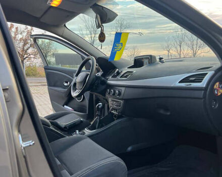 Рено Меган 2010 в Черновцах на Automoto.ua Бежевый Рено Меган, объемом двигателя 1.46 л и пробегом 202 тыс. км за 5800 $, фото 7 на Automoto.ua