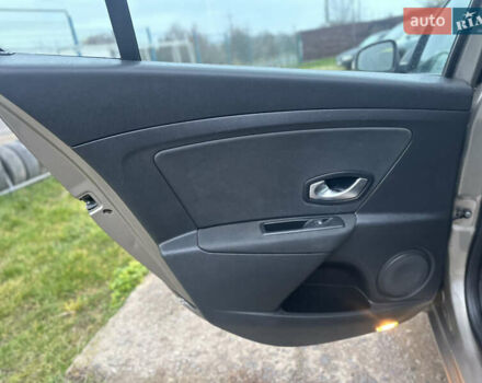 Бежевый Рено Меган, объемом двигателя 1.46 л и пробегом 250 тыс. км за 6577 $, фото 11 на Automoto.ua