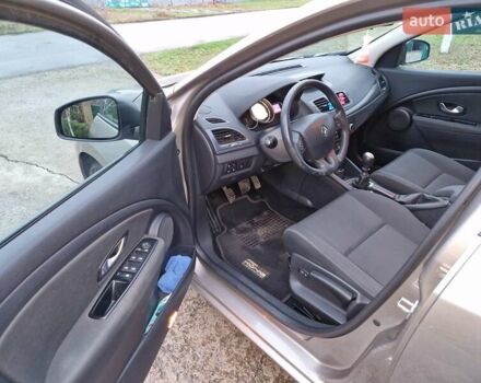 Бежевый Рено Меган, объемом двигателя 1.6 л и пробегом 258 тыс. км за 7349 $, фото 11 на Automoto.ua