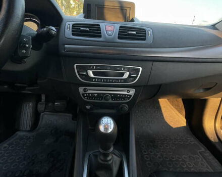 Рено Меган 2010 у Рівному на Automoto.ua Бежевий Рено Меган, об'ємом двигуна 1.46 л та пробігом 337 тис. км за 5900 $, фото 16 на Automoto.ua