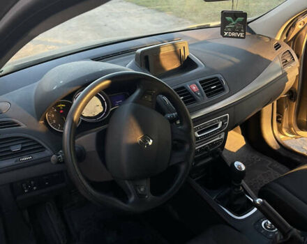 Рено Меган 2010 у Рівному на Automoto.ua Бежевий Рено Меган, об'ємом двигуна 1.46 л та пробігом 337 тис. км за 5900 $, фото 13 на Automoto.ua