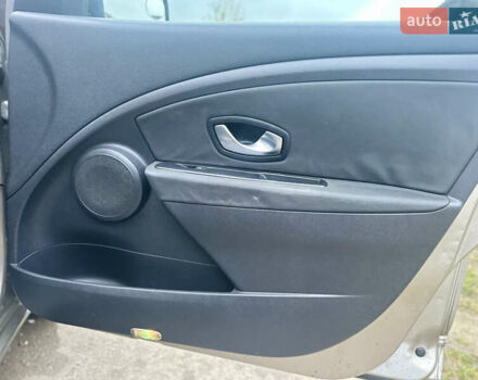 Бежевый Рено Меган, объемом двигателя 1.46 л и пробегом 250 тыс. км за 6577 $, фото 14 на Automoto.ua