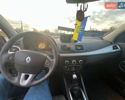 Рено Меган 2010 в Черновцах на Automoto.ua Бежевый Рено Меган, объемом двигателя 1.46 л и пробегом 202 тыс. км за 5800 $, фото 8 на Automoto.ua