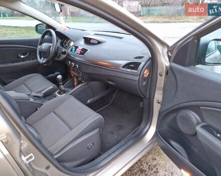 Бежевый Рено Меган, объемом двигателя 1.6 л и пробегом 258 тыс. км за 7349 $, фото 12 на Automoto.ua