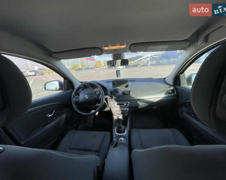 Рено Меган 2010 у Рівному на Automoto.ua Бежевий Рено Меган, об'ємом двигуна 1.46 л та пробігом 337 тис. км за 5900 $, фото 9 на Automoto.ua