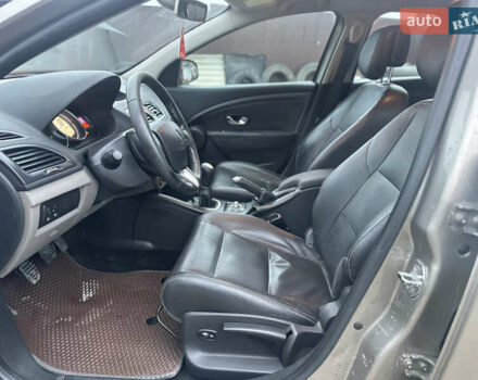 Бежевый Рено Меган, объемом двигателя 1.46 л и пробегом 250 тыс. км за 6577 $, фото 8 на Automoto.ua