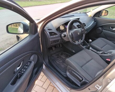 Бежевый Рено Меган, объемом двигателя 1.6 л и пробегом 253 тыс. км за 7500 $, фото 11 на Automoto.ua